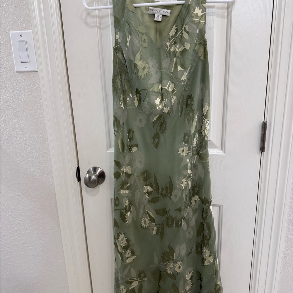 Casual Corner Women’s Elegant Sage Floral Dress